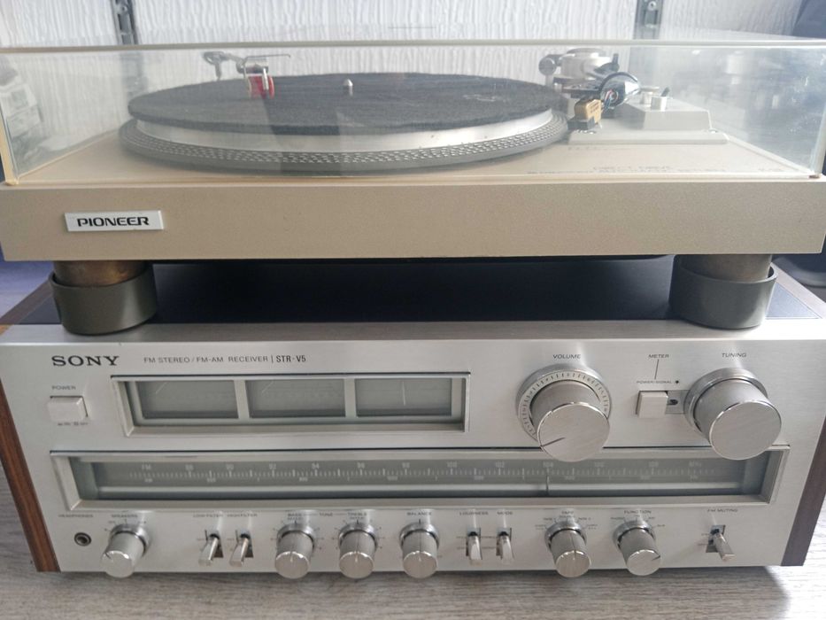 Продавам SONY STR V5