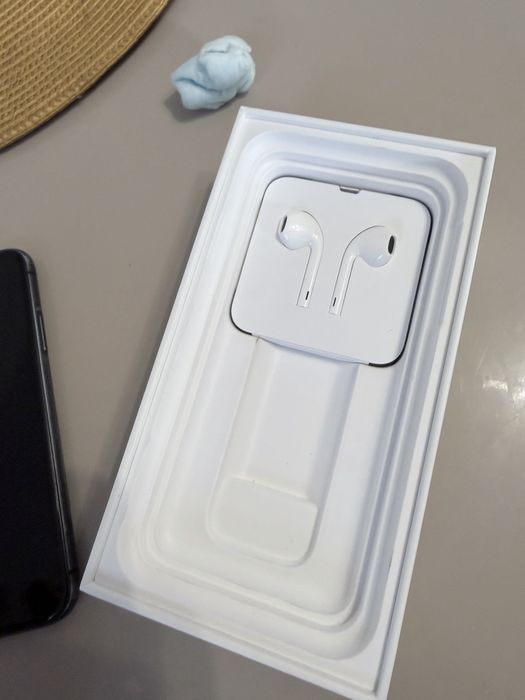 Iphone 11 black 64 gb, cutie,casti,cablu