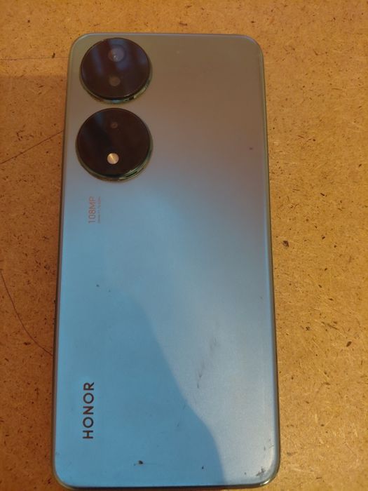 Продам телефон Honor X7B