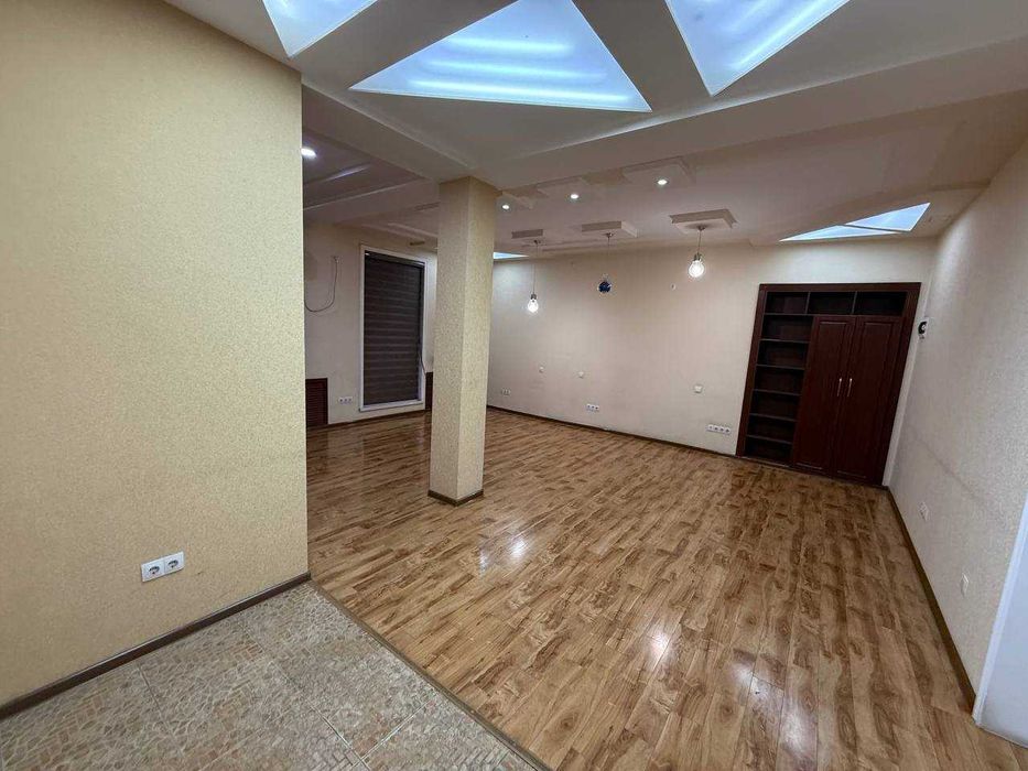 Сдаётся офис в аренду в центре города. Ойбек Ор:р Гостиница"Grand Mir"