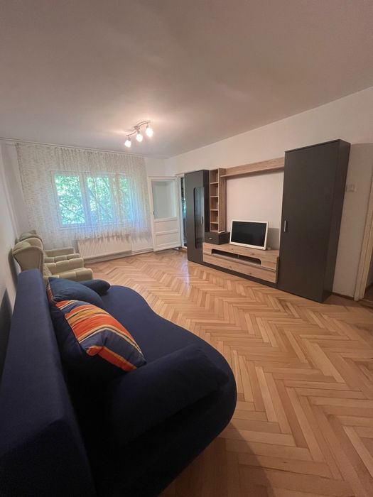 Inchiriez apartament 3 camere zona Soarelui
