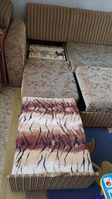 Мягкий диван для гостиной