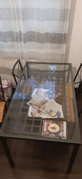 Vand masa de bucatarie IKEA din sticla cu 4 scaune