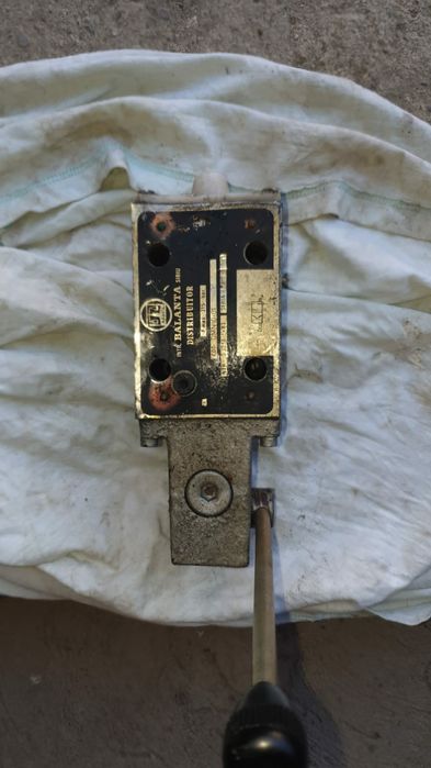 Distribuitor hidraulic