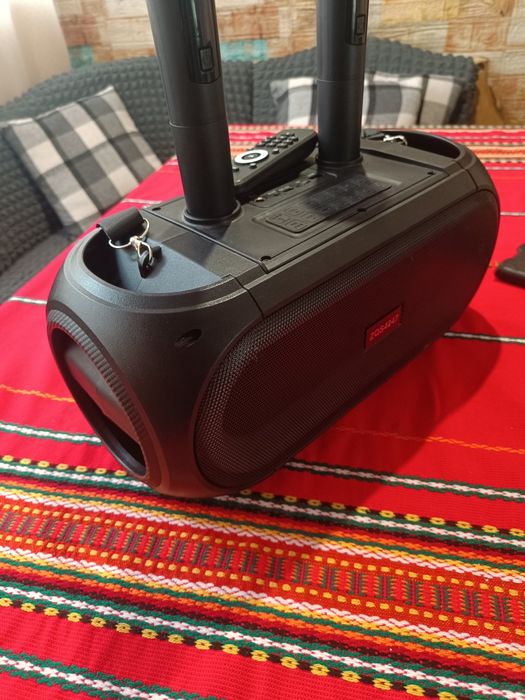 Преносима караоке Bluetooth колонка с два микрофона