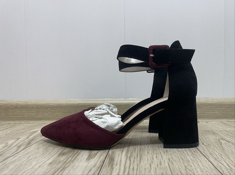 Туфли замшевые бордово-черные.