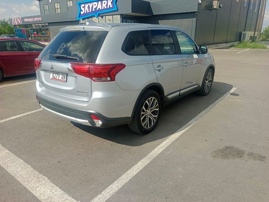 Mitsubishi outlander 2017 г.