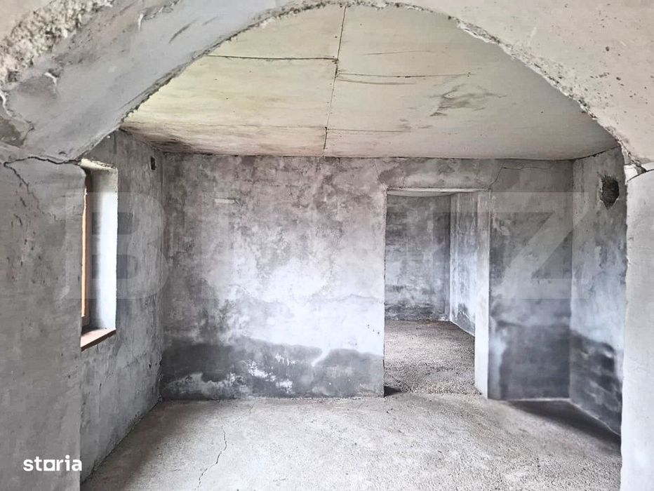 Casa (la rosu) + teren 2522 mp – ideala pentru personalizare - Cost