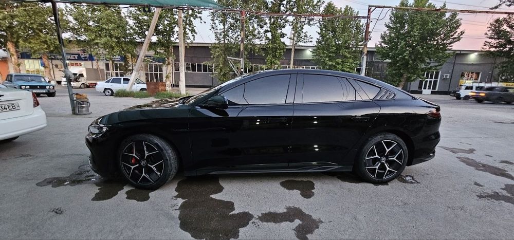 BYD Han EV (715KM Flagship)