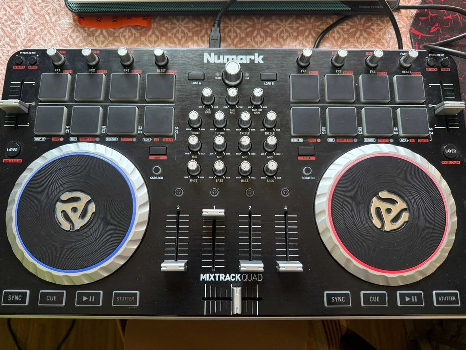 Consola DJ Numark Mixtrack Quad