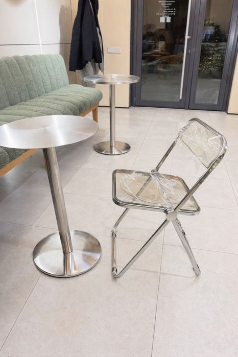 Стол и стулья