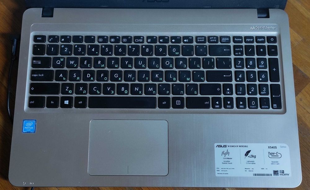 Продавам бюджетен лаптоп ASUS X540S