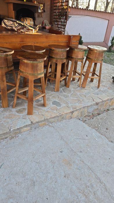 Butoi tip bar cu uși de vizitare