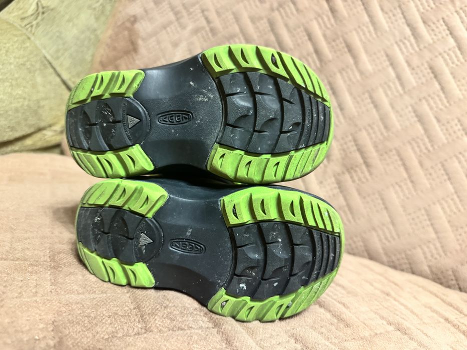 Продам детские сапоги