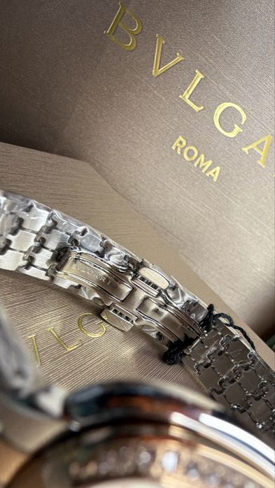 Часы Bvlgari с искусственными бриллиантами