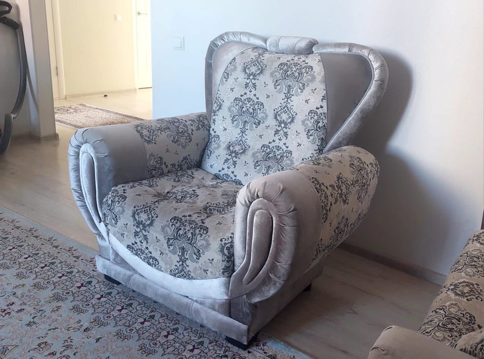 Диван екі кресломен