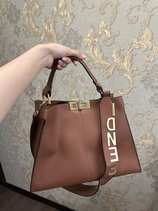 Сумка Fendi вместительная