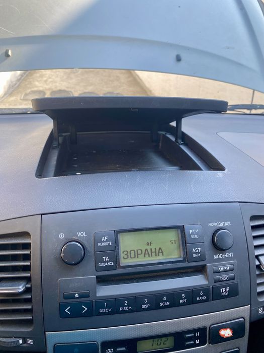 Продавам Тойота Корола Версо