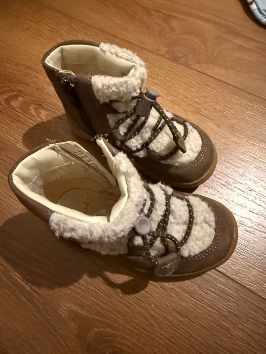 Кожено зимни обувки на Clark’s за деца