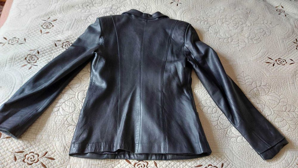 Geaca de piele, neagra, pentru dame