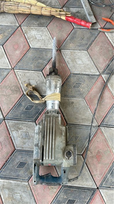 Продам отбойный молоток (отбойник)