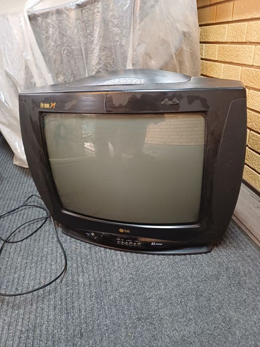 Телевизор б.у продам в нормальном состоянии.