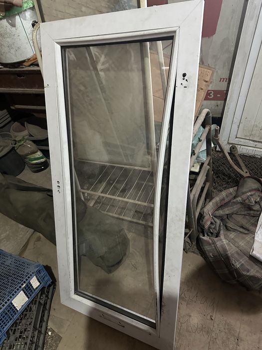 Пластиковая дверь и окно