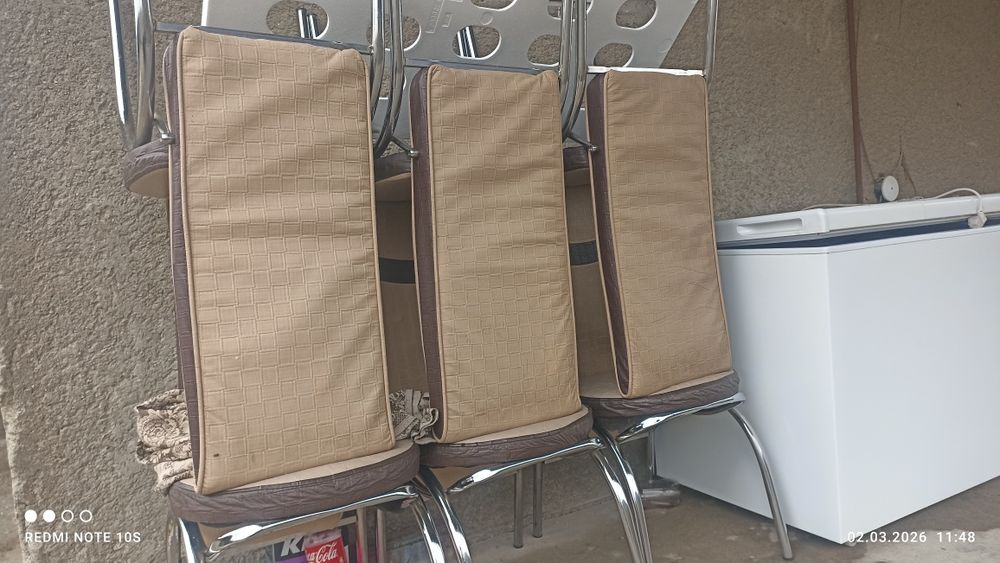 Стол орындықтарымен