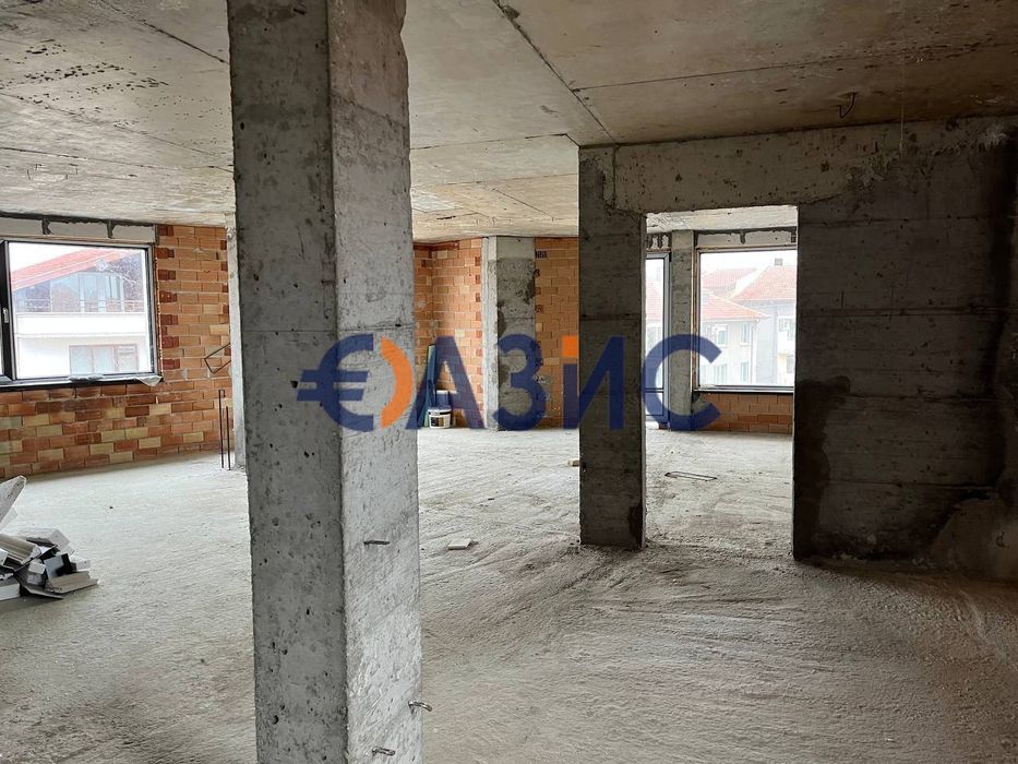 Жилищна сграда с търговски площи в гр.Поморие, 900кв. м., 855 000 евро