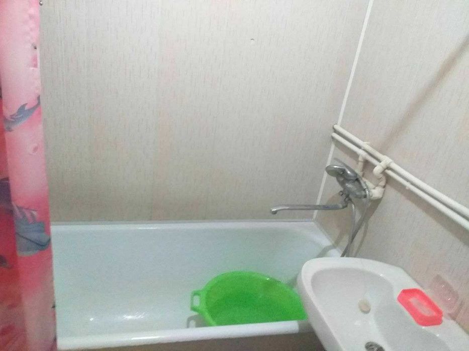 Сдаю двухкомнатную квартиру старой планировки в 6 микрорайоне Макро