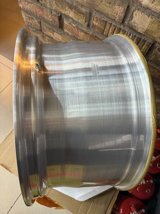 В продаже диски на машину