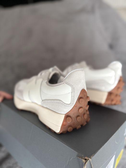 New Balance 327 gri cu alb marimea 42 noi originali piele