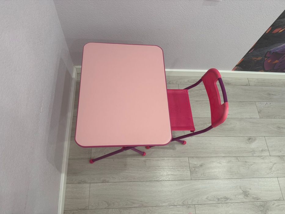 Продам детский стол.