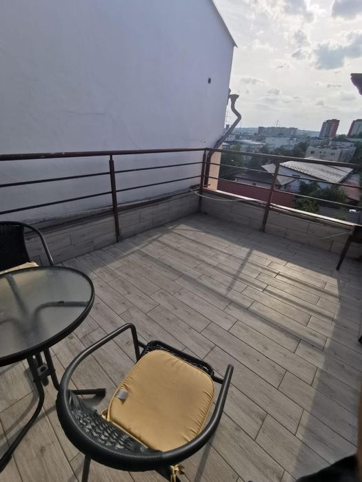 Închiriez apartament 2 camere, 80 mp, terasă + balcon, parcare – proprietar