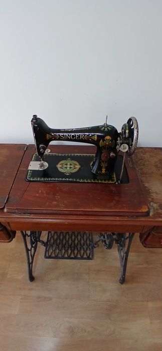 Продавам крачна шевна машина SINGER