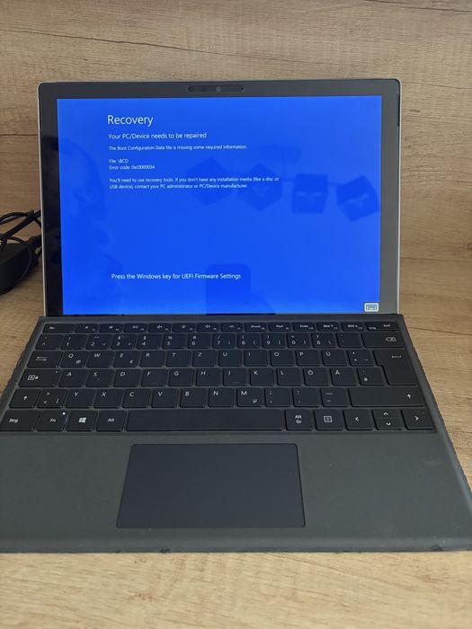 Laptop tableta 2 in 1 touch , Surface Pro 5 1796 128 gb categ jucarii jocuri