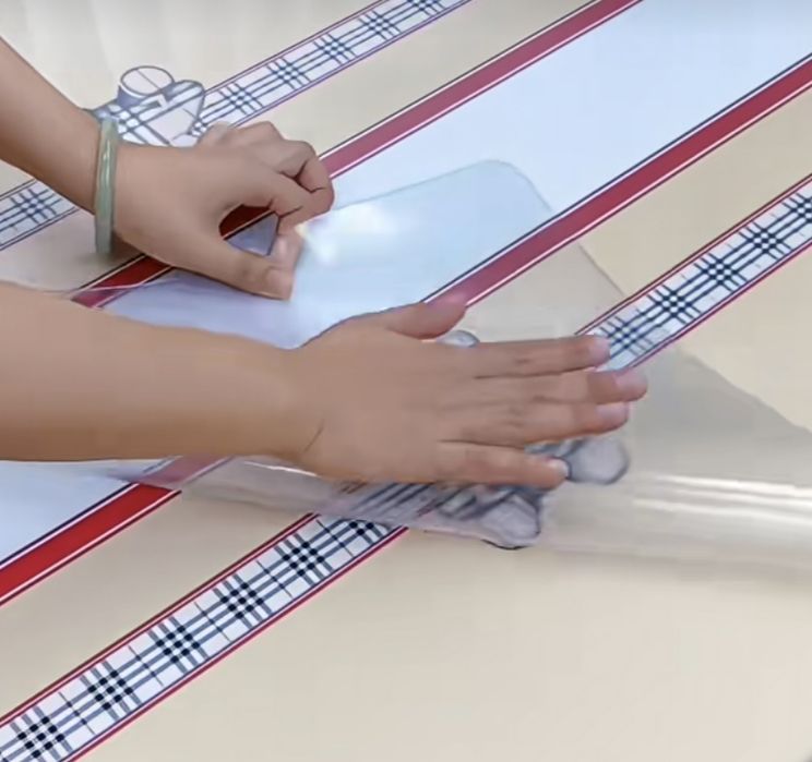 Скатерть,пленка на стол,плотная 1.3мл