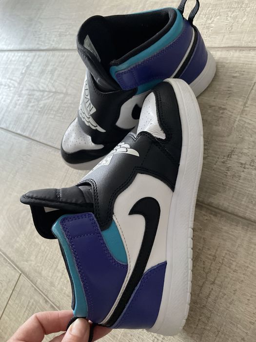 Vand Adidasi Nike (jordan)