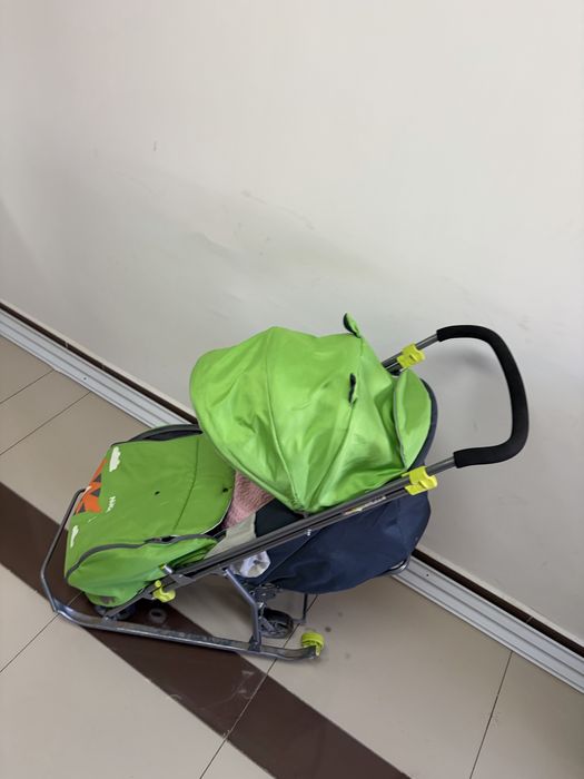 Санки зимние зеленего цвета