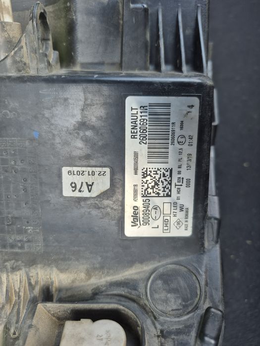 Far stânga Renault Megane 4 – Valeo 260606911R / 90089405 – H7 Original Renault