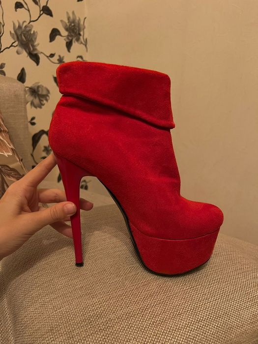 Продам уги  37,39  размер,сапоги 37 размер