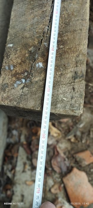 Дървена Дъбова греда суха и добре съхранена.