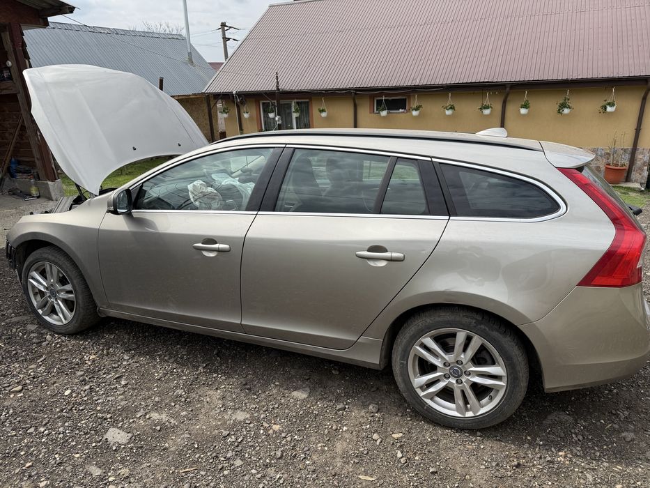 volvo v60 avariat