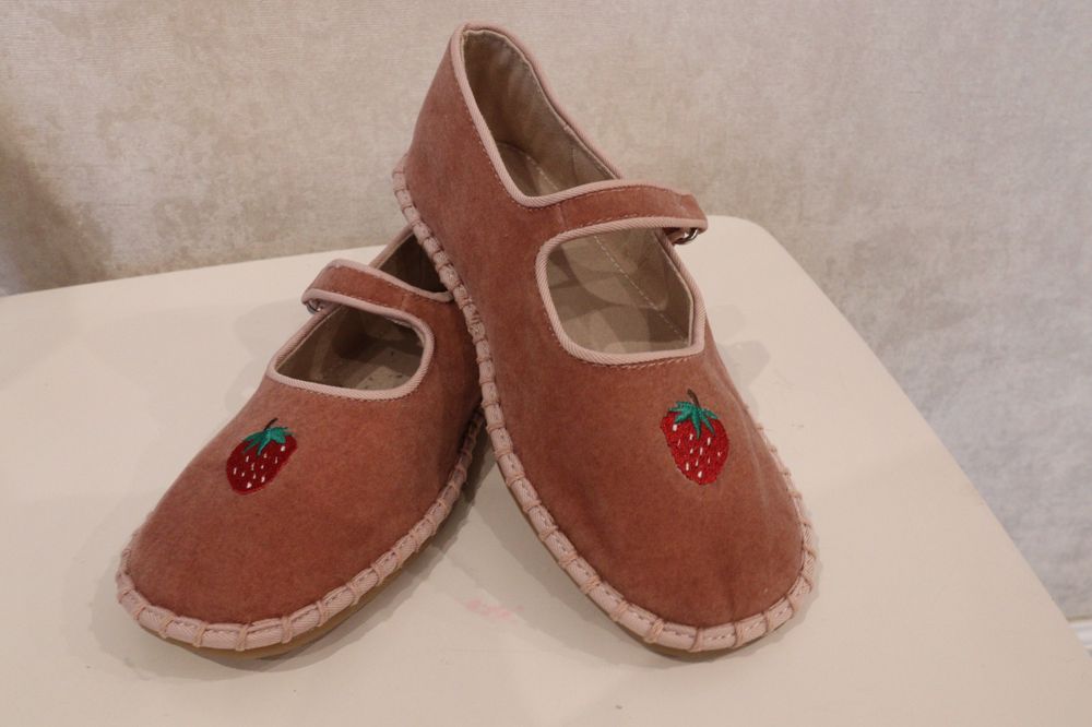 Обувь для девочки 6-7 лет