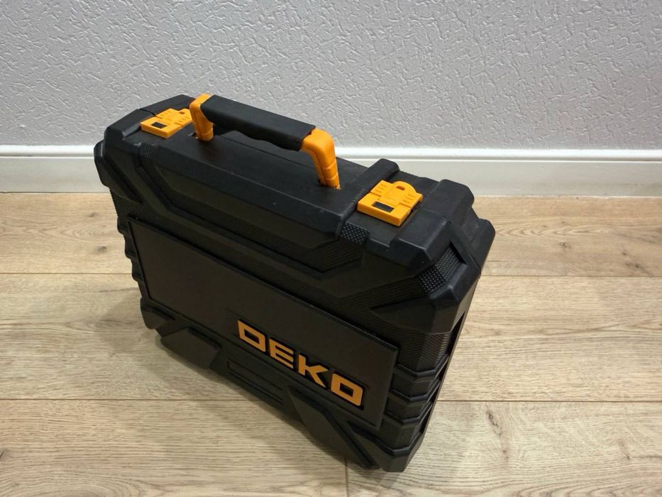 шруповерт Deko, полный набор
