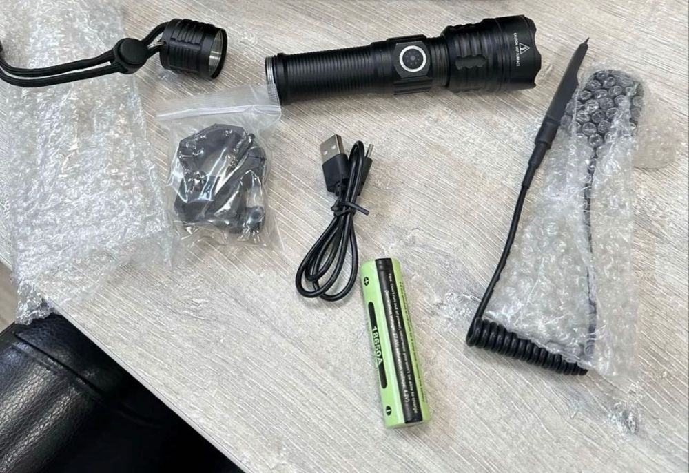 Lanterna tactica cu lupa NOUA 3000 metri, led 30w