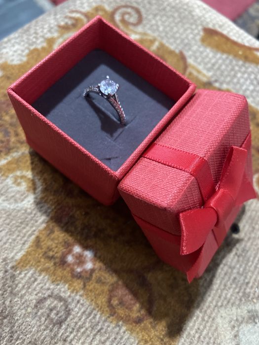 Vând inel din argint