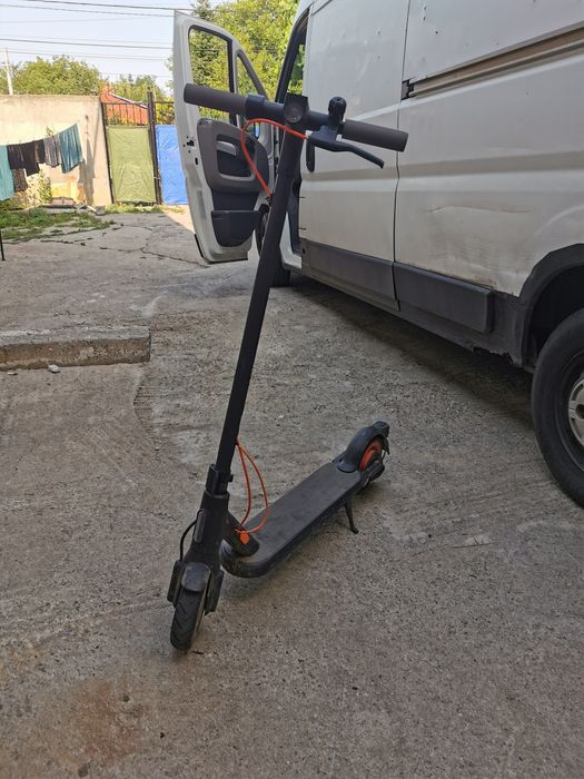 Vând trotineta eltrica