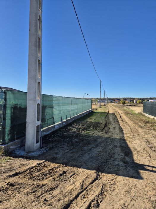 Vand teren Simian cu utilitati