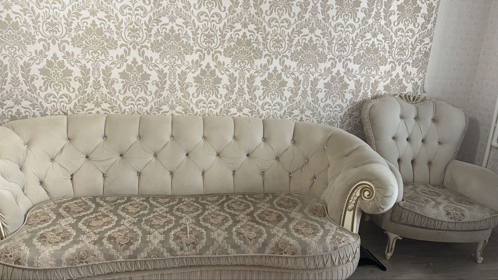 Продается диван и 2 кресла